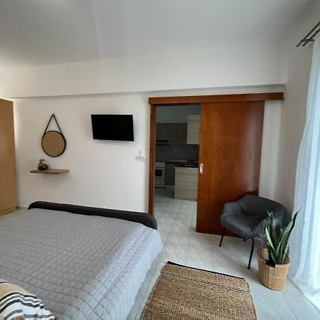 Swallow'S Nest Apartment Paradisi  Exterior photo