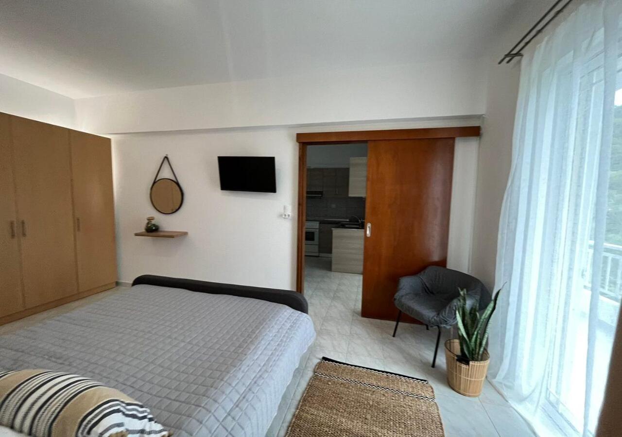 Swallow'S Nest Apartment Paradisi  Exterior photo